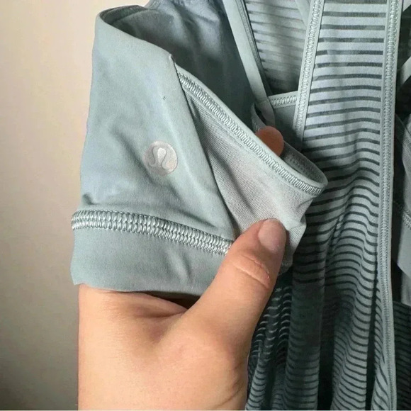 Lululemon Fully  Flexed 2-In-1 Tank Cloud Blue 8 - Picture 8 of 8